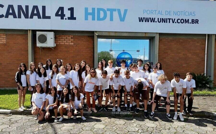 Alunos do 8º ano do Colégio Dehon visitam estúdios da UNITV Alunos do 8º ano do Colégio Dehon visitam estúdios da UNITV
