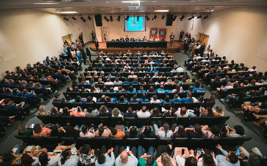 Frente Parlamentar em Defesa dos Direitos das Pessoas com Autismo é lançada na Alesc Frente Parlamentar em Defesa dos Direitos das Pessoas com Autismo é lançada na Alesc