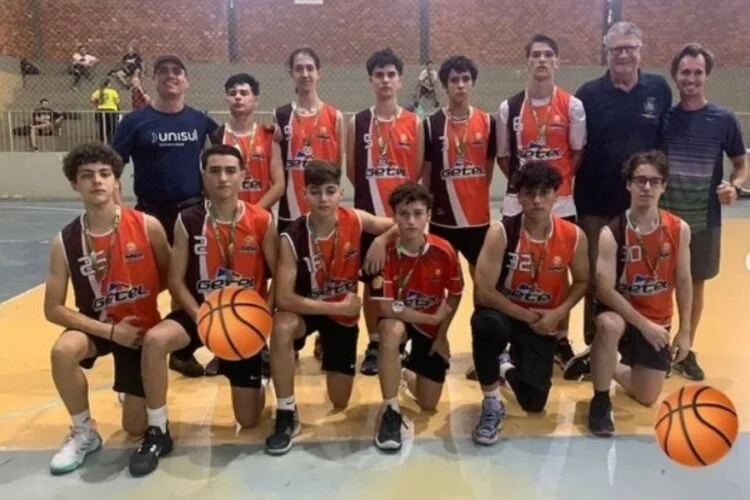 Colégio Dehon conquista medalha de prata no basquete dos Jogos Escolares de Santa Catarina Colégio Dehon conquista medalha de prata no basquete dos Jogos Escolares de Santa Catarina
