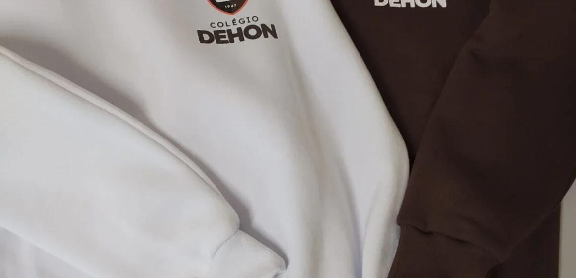 Nova logo do Colégio Dehon chega aos uniformes em 2024 Nova logo do Colégio Dehon chega aos uniformes em 2024