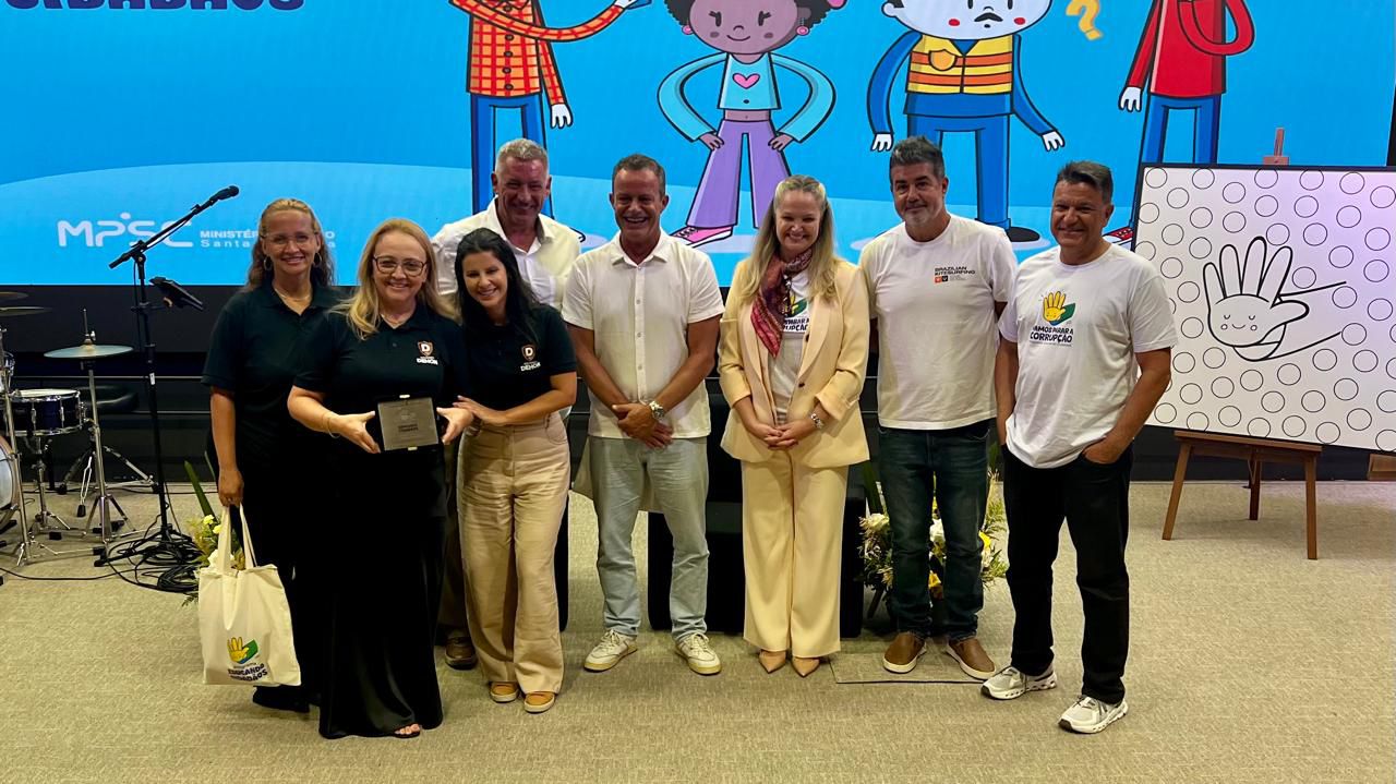 Fundação Inoversasul é homenageada com selo do Programa Educando Cidadãos em Florianópolis