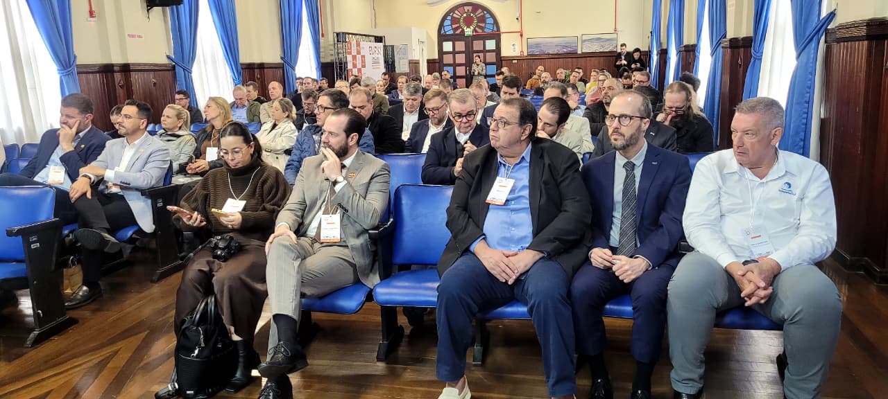 Congresso da Indústria reúne lideranças e debate desafios do setor na Amurel